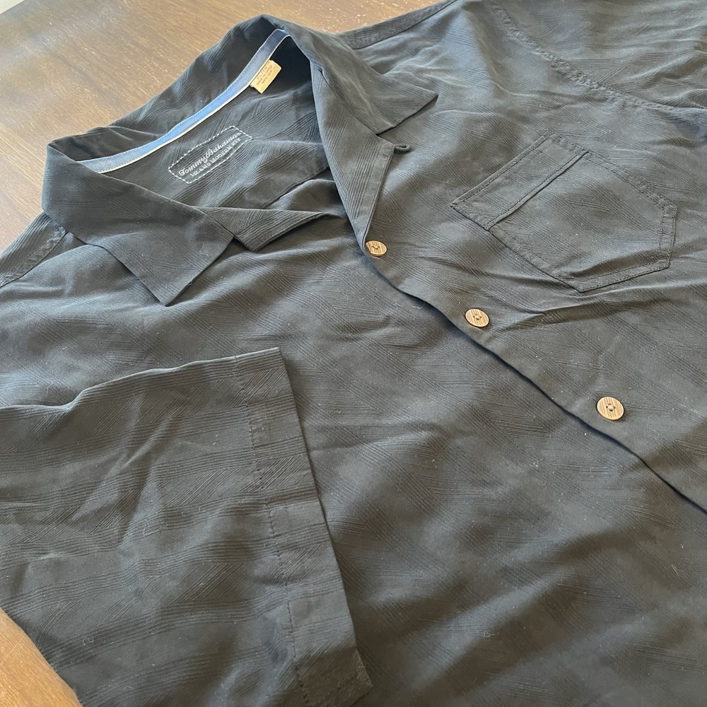 Tommy Bahama Original Fit Mens XL Black Silk Hawaiian Tropical Button
